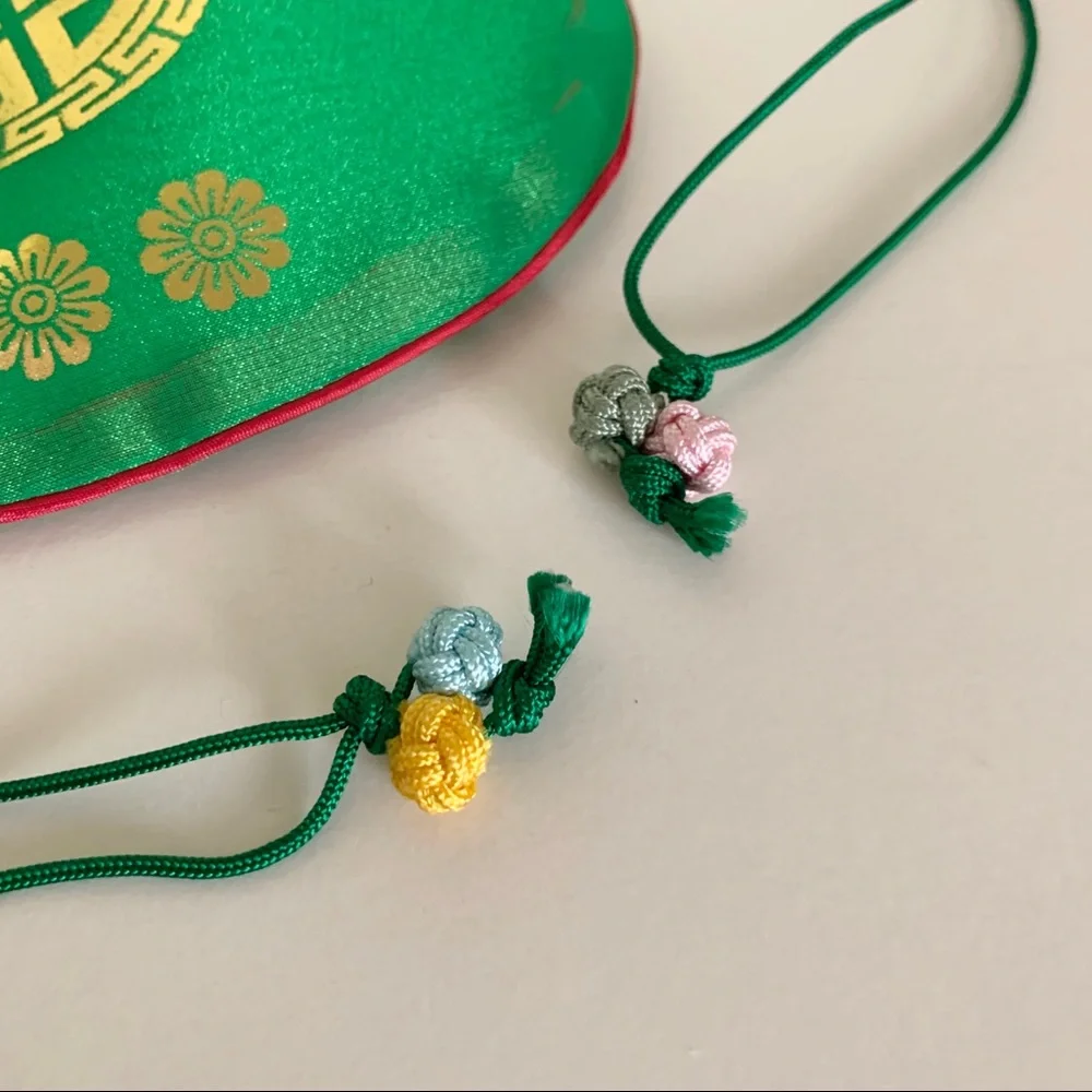 Hold 90’s vintage pouch
